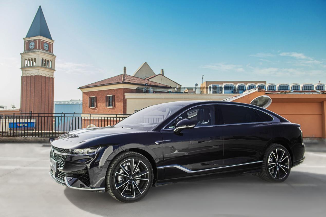 追光PHEV、比亚迪汉、哪吒S，谁能带来真正格调与豪华？