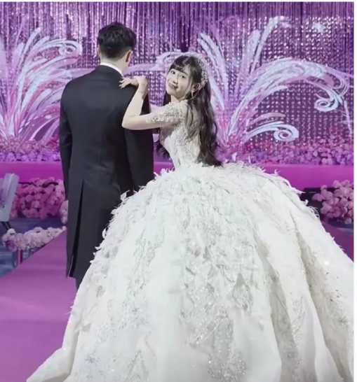从校服到婚纱：特步公主与七匹狼公子的甜蜜婚礼
