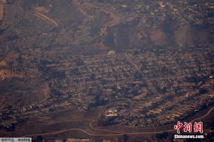 美国洛杉矶山火已致11人死亡 加州进入公共卫生紧急状态