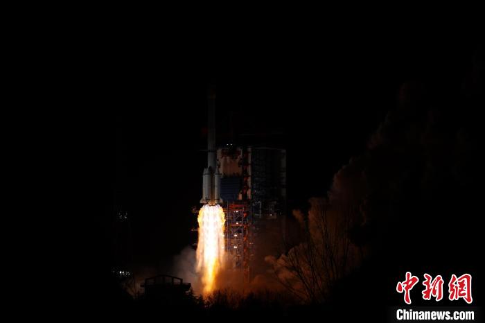 中国成功发射通信技术试验卫星十五号