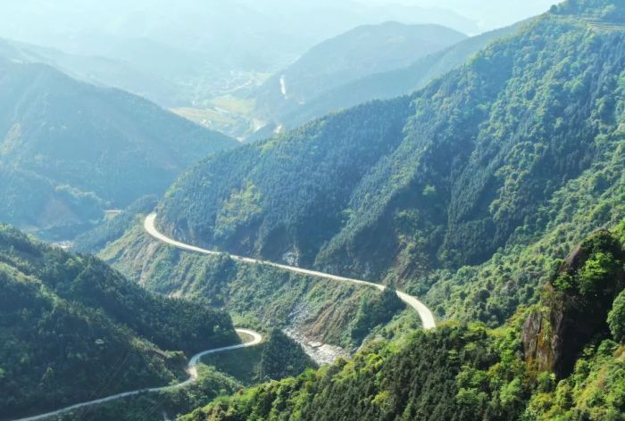 桂林这条旅游公路通过竣工验收，正式运营！